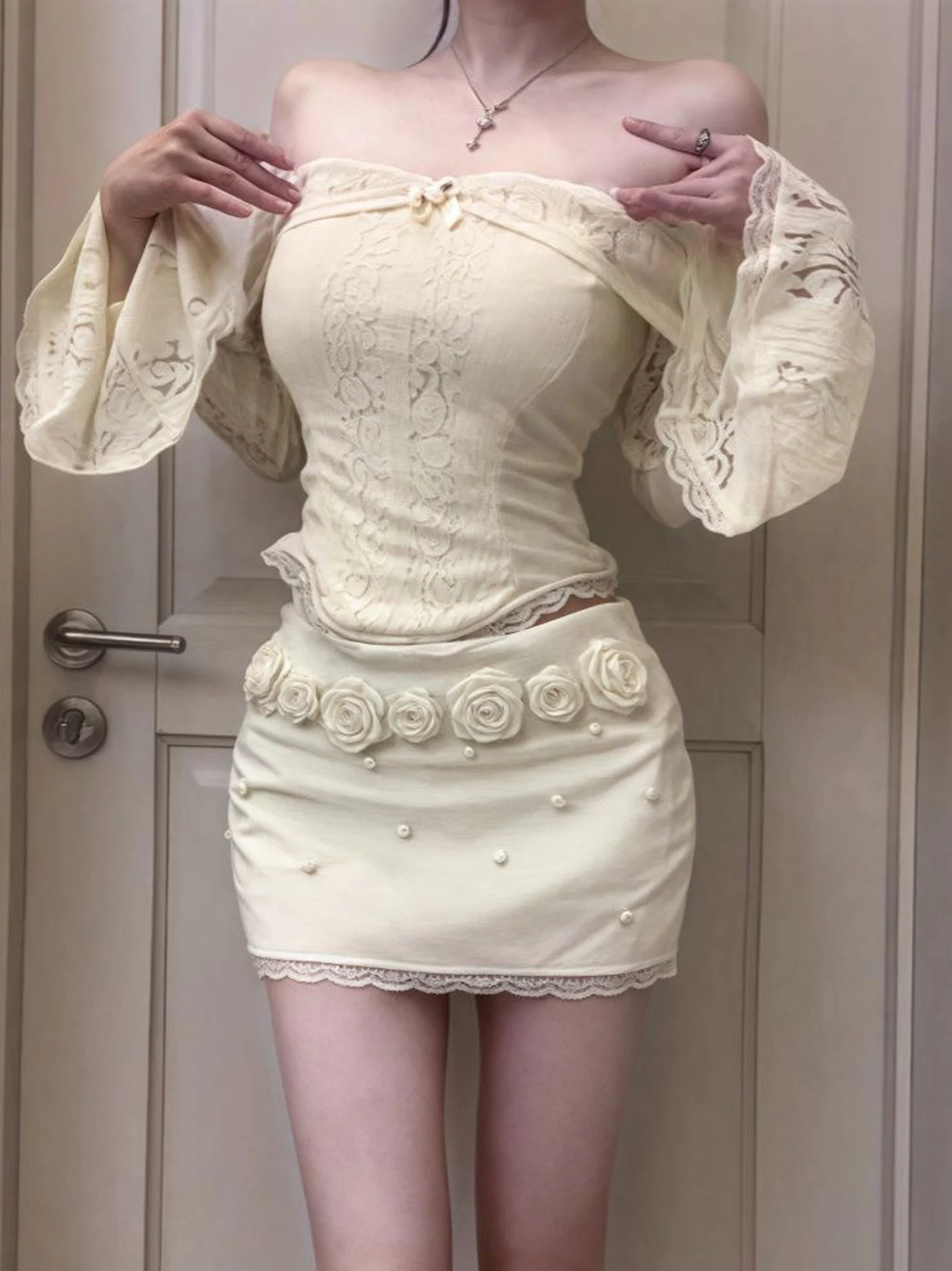 Pure Desire First Love Lace Set Women's Fashion Beige One-Shoulder Embroidered 3D Flower Short Skirt Two-Piece Set