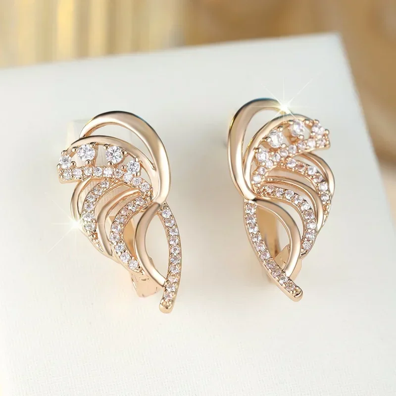 2026 Exquisite design in Europe and America, geometric stripes, circular zircon earrings, fashionable and personalized jewelry