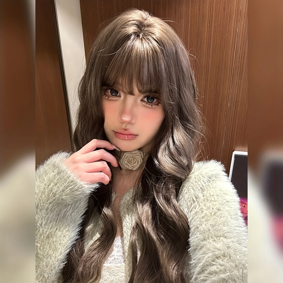 

Модный женский парик с длинными волнистыми прядями и челкой, из синтетических волос, для повседневного использования и для вечеринок