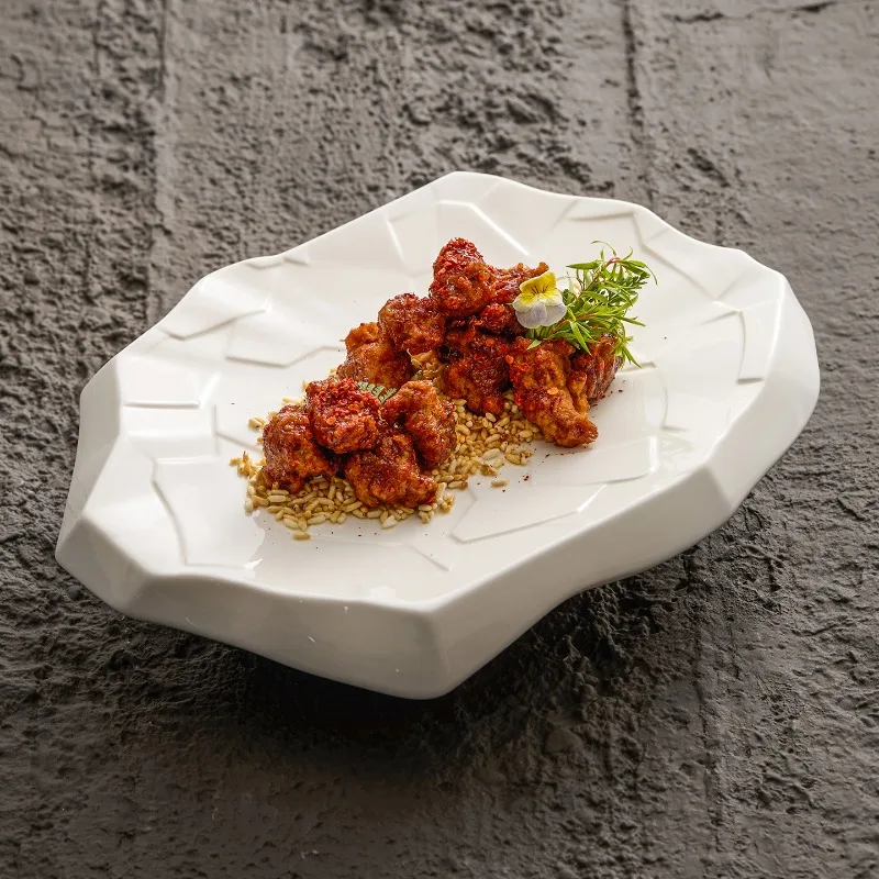 

Креативная утолщенная белая керамическая тарелка, посуда для отеля, плоская тарелка, современная тарелка для приготовления пищи, обеденная тарелка, посуда для стейка, кухни