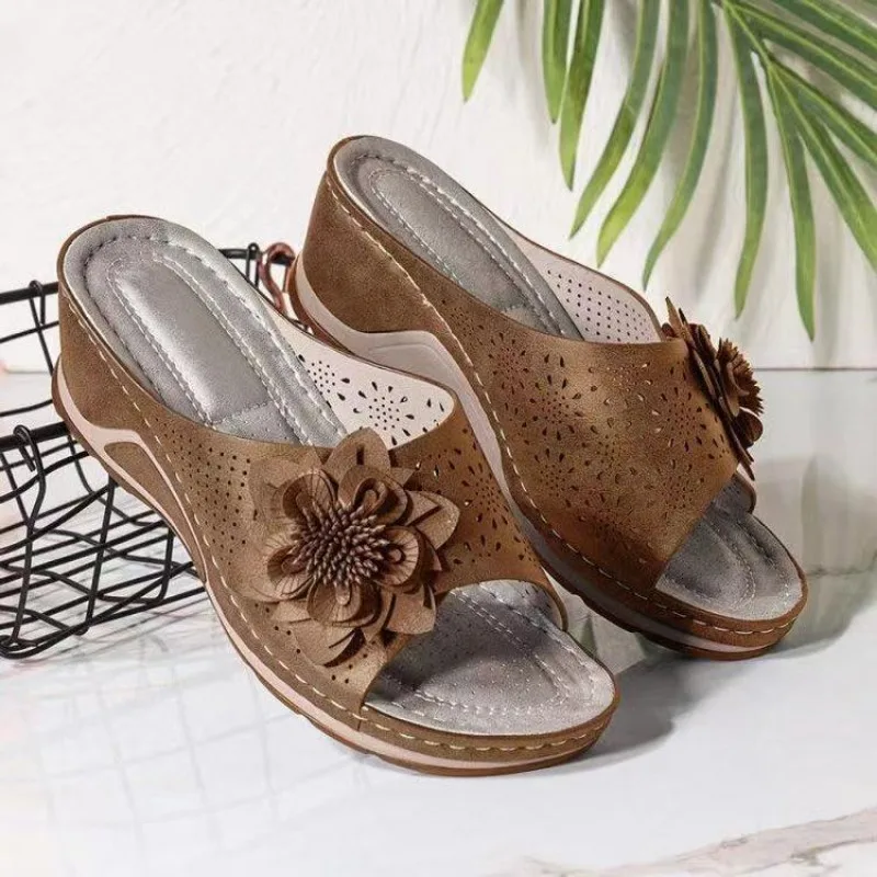 2024New Women\'s Slippers Casual Flower Hollow Wedge Beach Shoes Outdoor Fashion Platform Comfortable Non-slip Sandals