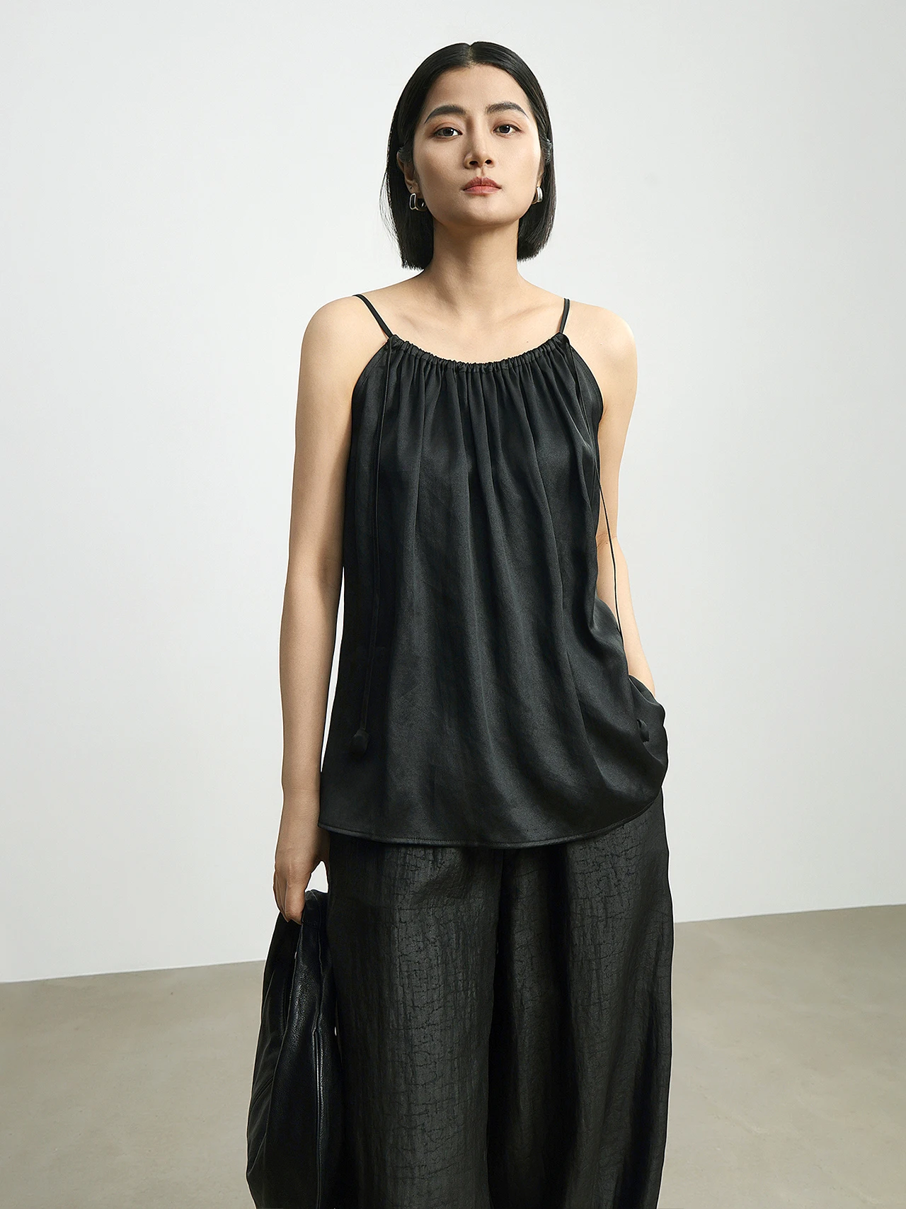 

Xinye Ni Cool Sensation Traditional Xiangyun Silk Pleated Strap Vest Women Summer High-End Bla Svel Top
