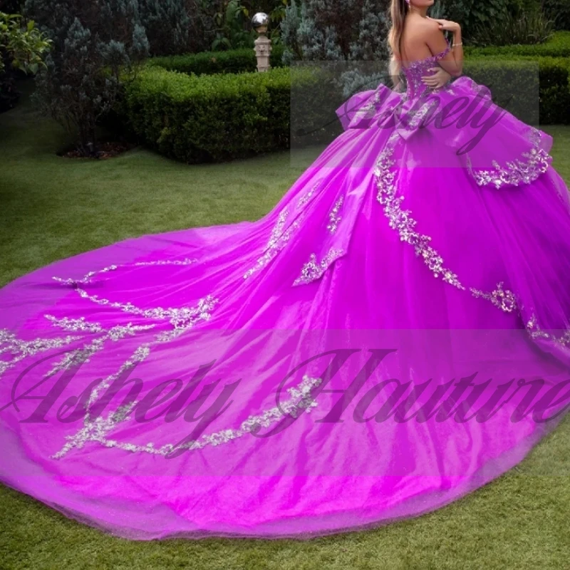 Maßgeschneidertes hellviolettes mexikanisches Frauen-Geburtstagspartykleid mit Flügelärmeln, Kristallschleife, Ballkleid, Abschlussball, besondere Anlässe, Vestido 15/16