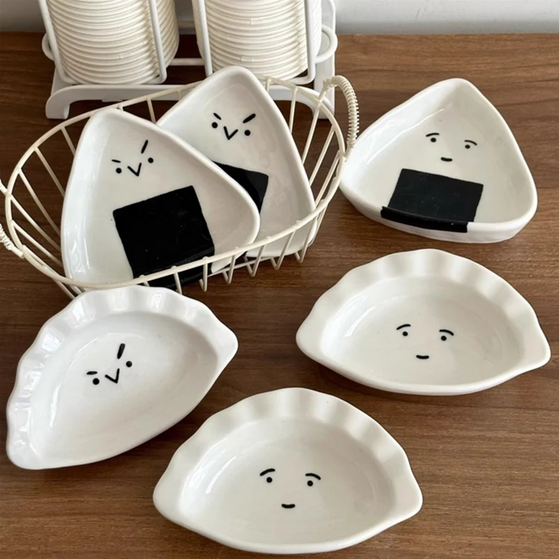 Lovely Sesame Dots Ceramic Disc Triangle Rice Ball Flavor Dish Simplicity Household Creative Hot Pot Dipping Dish Vinegar Disc