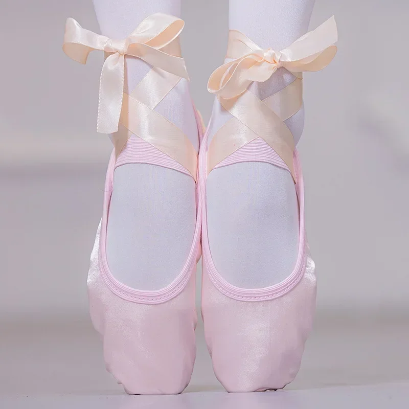 Zapatos de Ballet con cinta para niñas, zapatillas de práctica de Yoga para interiores, zapatos de baile de satén para adultos, suela suave, dos suelas, zapatos de bailarina para niños