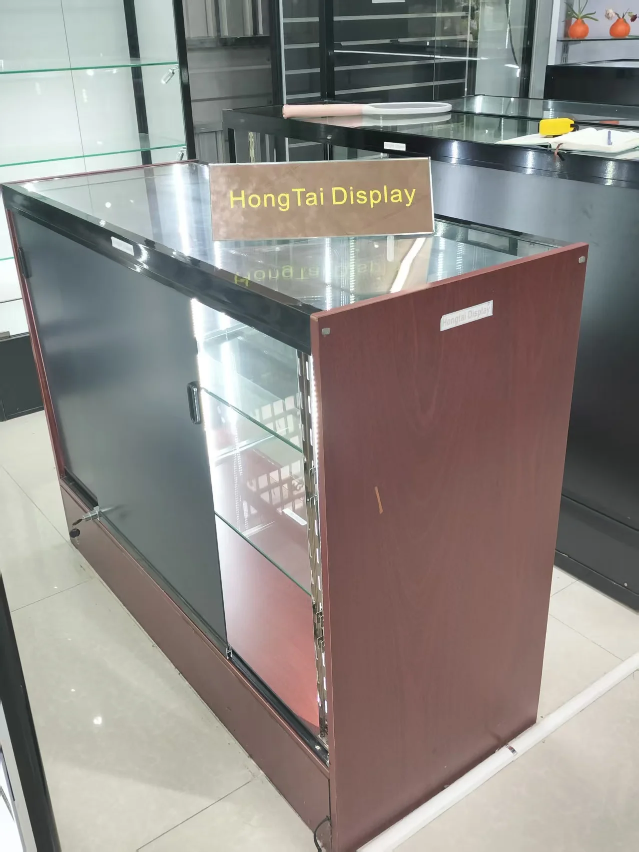 Custom.New Design Customize Size Factory Wholesale Display Retail Store Smoke Shop Display Showcase Counter Glass Display Cabine