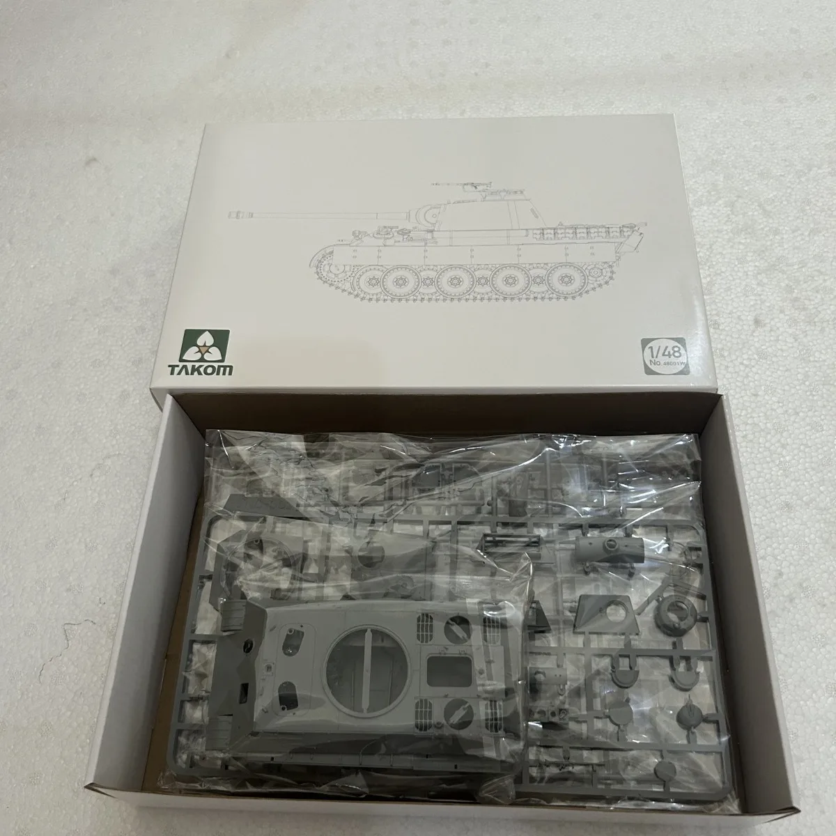 TAKOM 1/48 Skala 4800GIFT1 Panther Tipe A Kit Model Tank Jerman Kustom Koleksi Mainan Anak-anak Hadiah Ulang Tahun