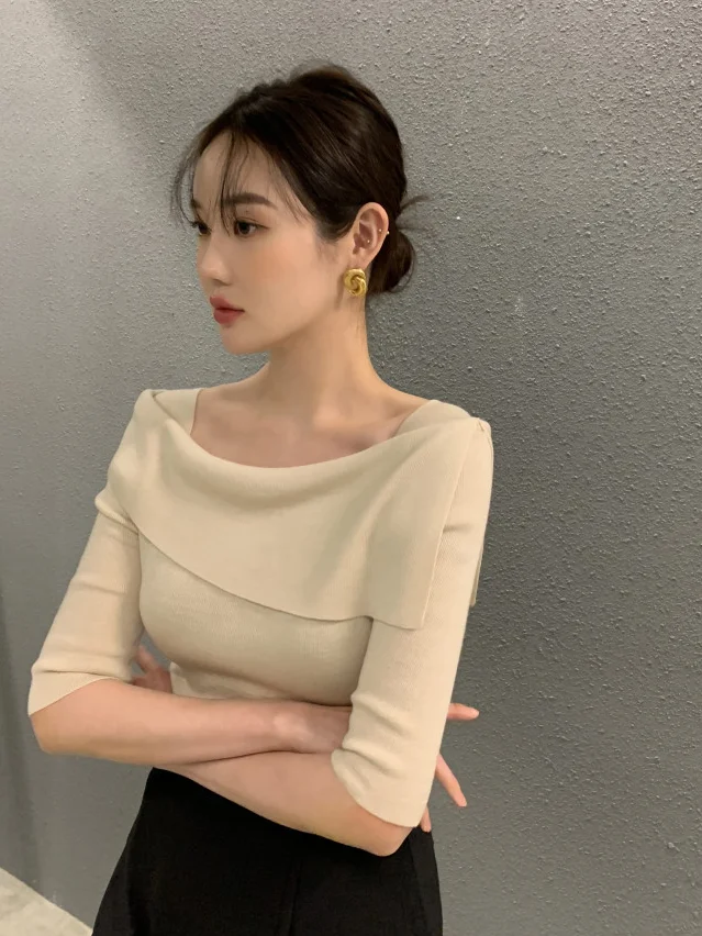 เสื้อไหมพรมทรงเข้ารูปสำหรับผู้หญิง ดีไซน์เก๋ไก๋ทันสมัย คอตั้งแบบพับได้ เหมาะสำหรับฤดูใบไม้ร่วง