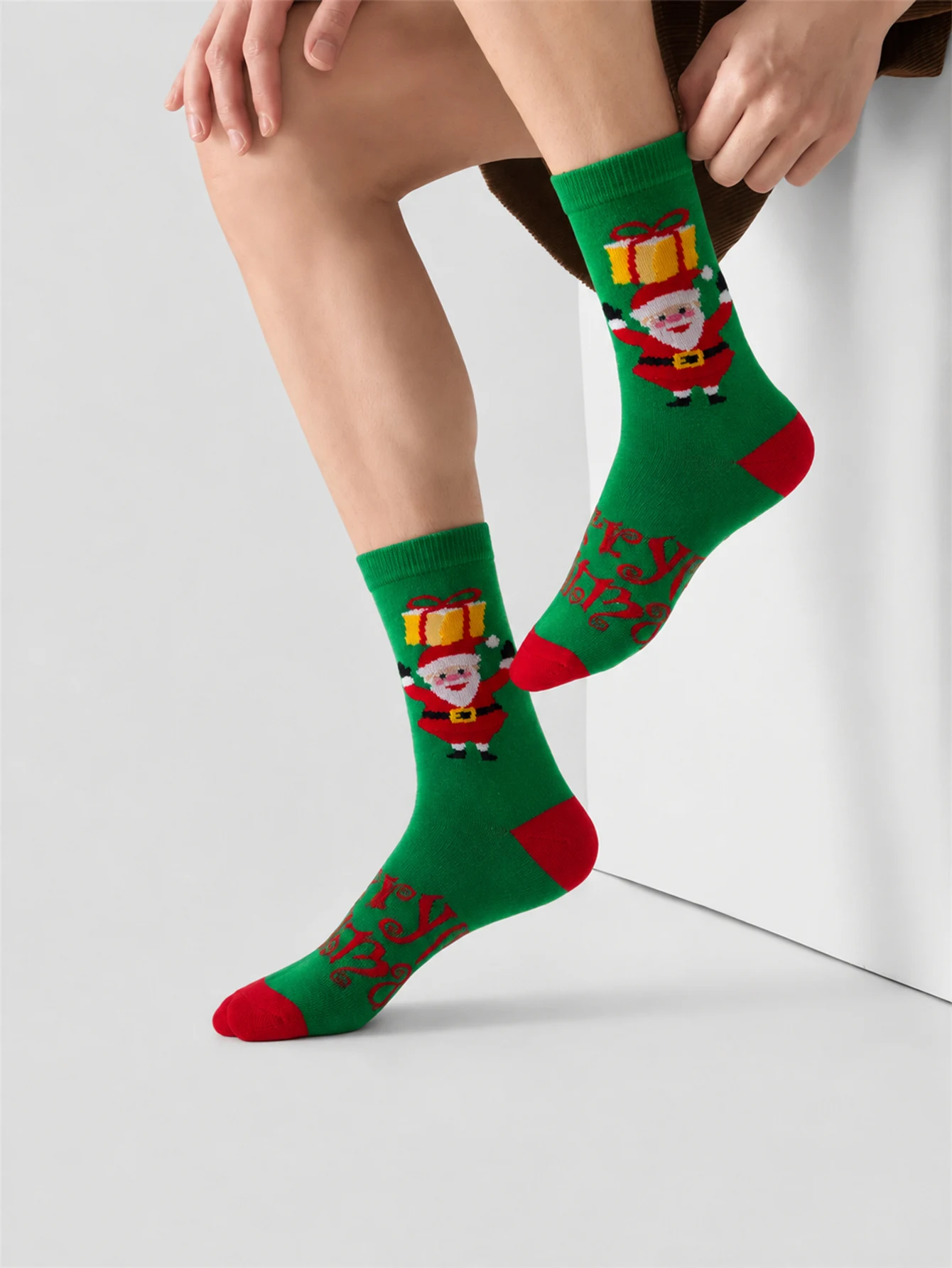 Men Women Christmas Print Crew Socks Cotton Red Green Color Merry Christmas Letter Novelty Holiday Socks For Gift Party