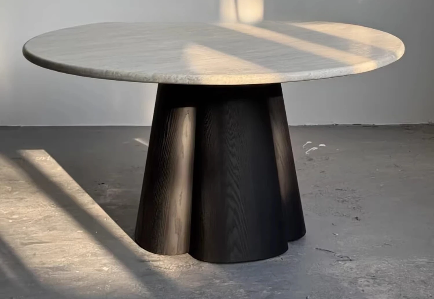 

Medieval Solid Wood Retro Round Dining Table, Natural Marble French Dining Table, Household Travertine Dining Table