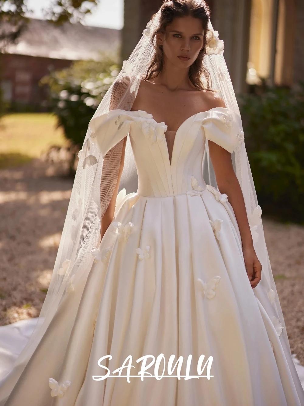 Romantic Off Shoulder Satin Wedding Dress Unique 3D Butterfly Customized Ball Gown Princess Elegant Vintage Long Bride Wear