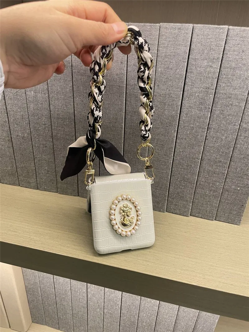 Korean Luxury Pearl Chain Hinge Case for Samsung Galaxy Z Flip6 Case Z Flip5 Z Flip7 4 Pocket2 Moto Razr50 ultra Xiaomi Mix Flip