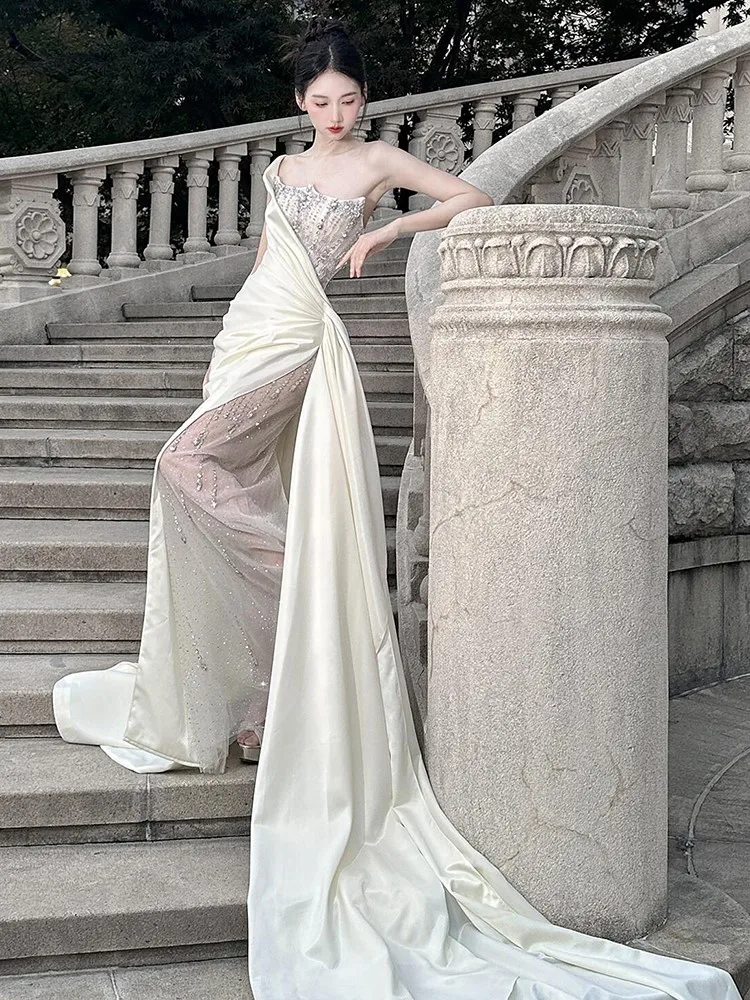 ゲストを歓迎するために巾着で外出するためのワンショルダーサテンライトラグジュアリーフィッシュテールドレス