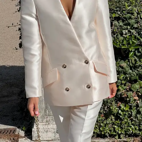 ملابس الحفلات والعطلات