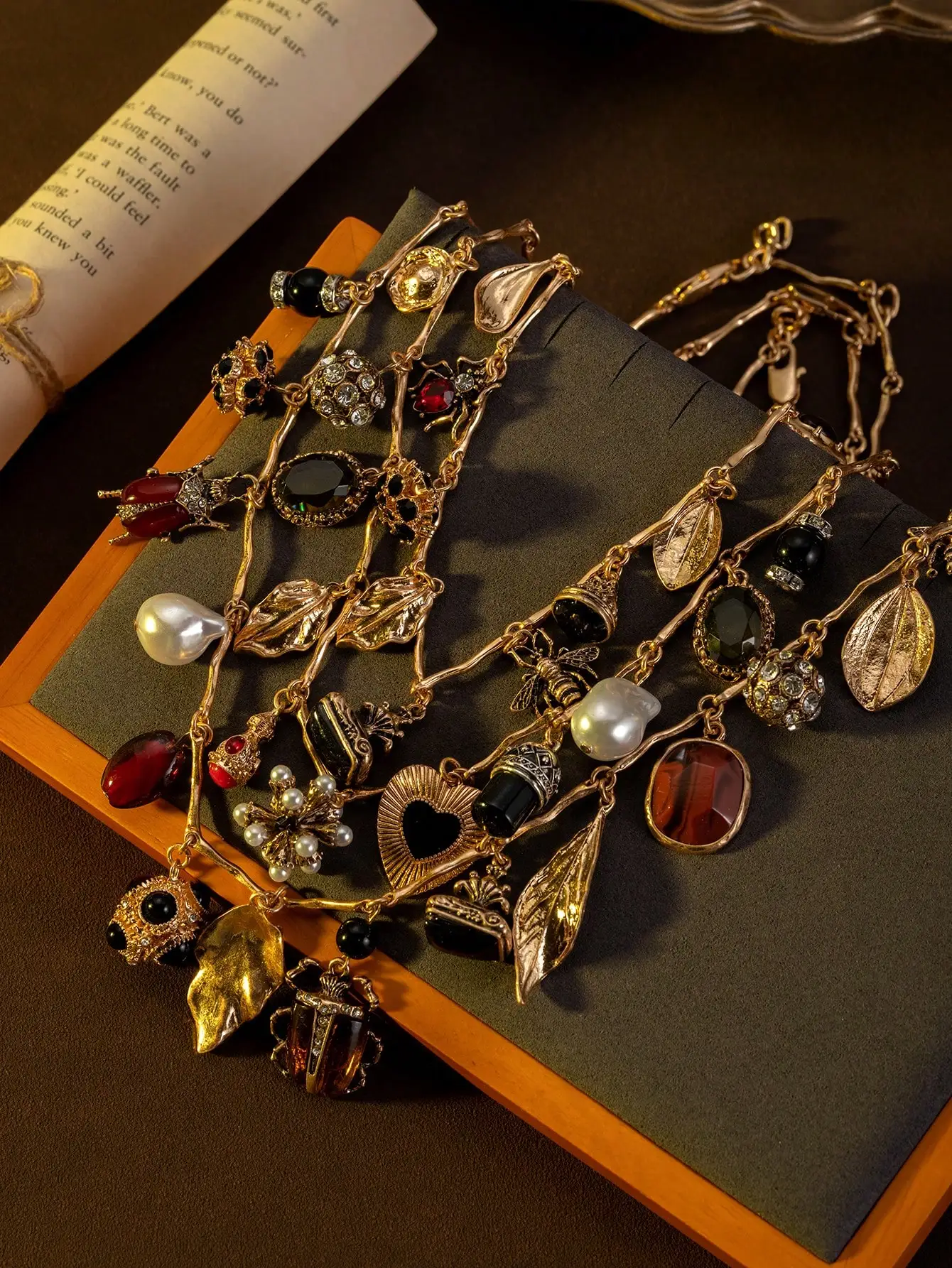 Multi-Layered Vintage Insect Element Necklace for Everyday Wear and Parties, Personalized Autumn and Winter Women's Accessory, a Gift for Women