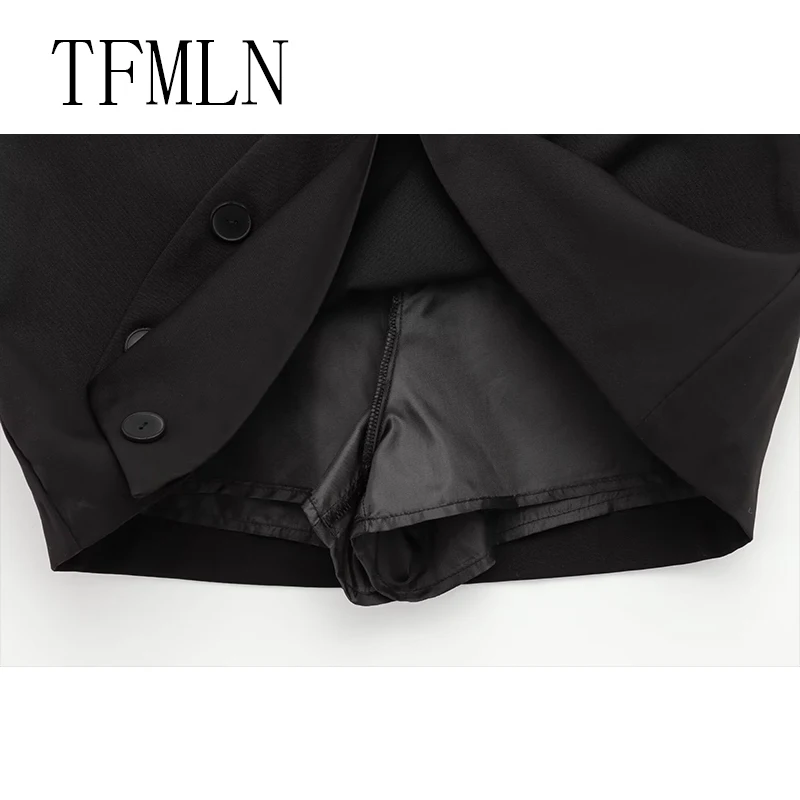 TFMLN ผู้หญิงฤดูร้อนกางเกงขาสั้นกระโปรง 2025 แฟชั่นปุ่มตกแต่งกางเกงขาสั้นกระโปรงวินเทจสูงเอว Streetwear กางเกงขาสั้นกระโปรง