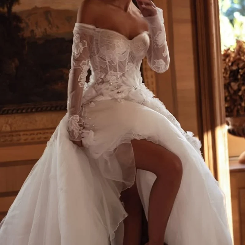 semplici abiti da sposa bianchi in pizzo maniche lunghe decalcomania spalle scoperte fiori 3D abiti da sposa multistrato realizzati su misura