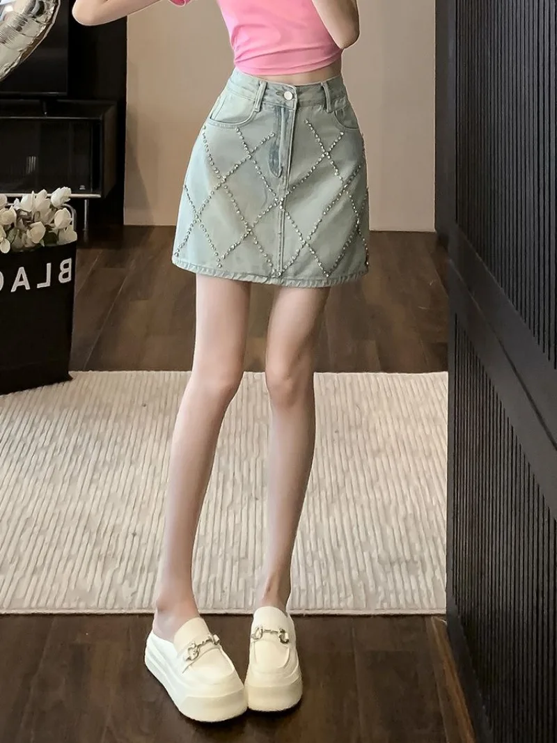 Heavy Industry Diamond Inlaid Denim Skirt for Women's 2024 Summer New Light Blue High Waisted Loose and Slimming Skirts