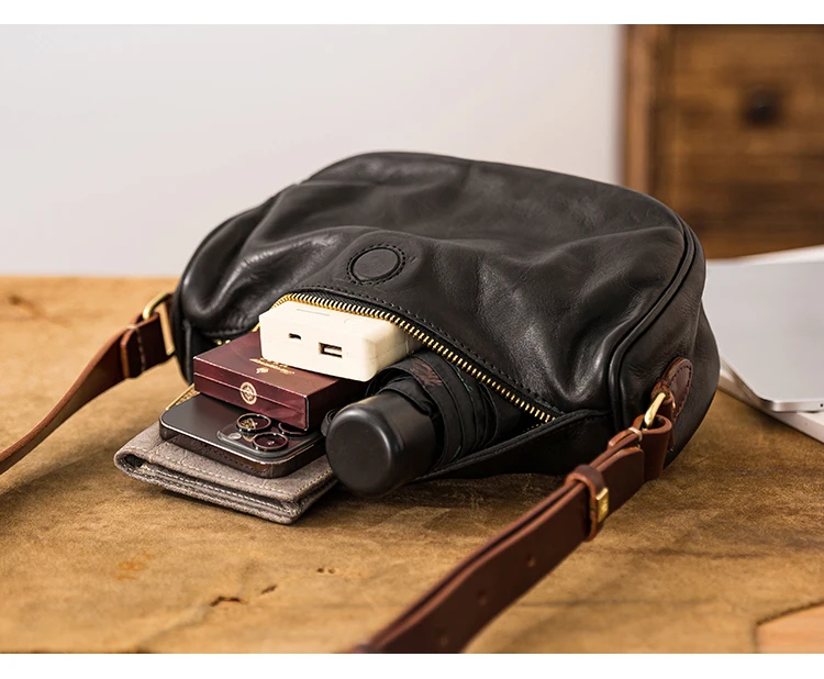 Handgefertigte Herren-Umhängetasche aus echtem Leder, modische Outdoor- und Alltagstasche, schwarze Crossbody-Tasche aus Kuhleder – Detail 19