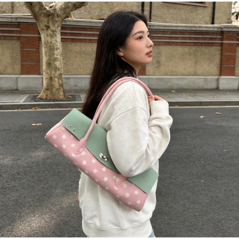 

Korean Retro Polka Dot Armpit Lock Bag Color Blocked Strawberry Jelly Bag Women's Commuting Handbag Large Capacity Casual Bag