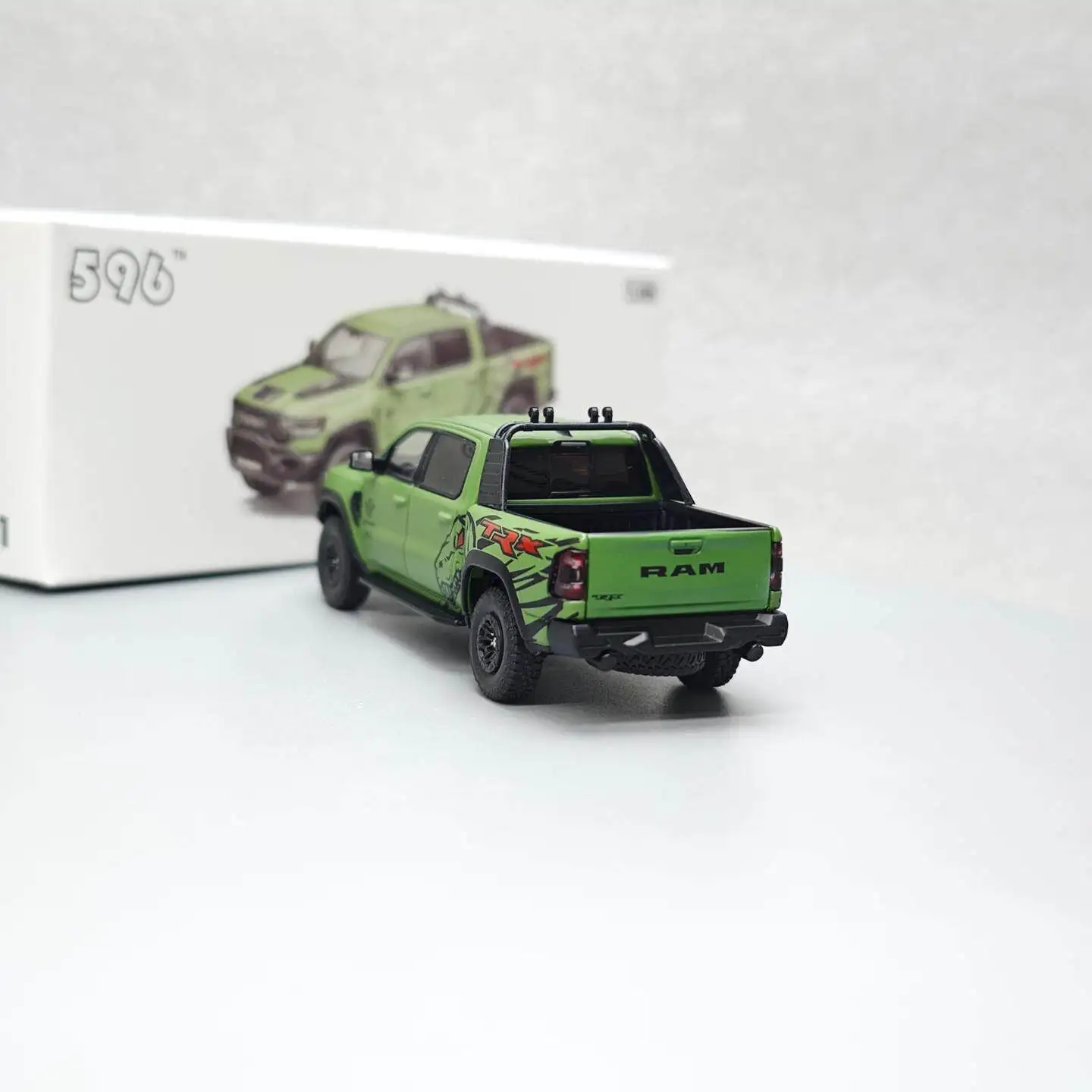 

596 1:64 RAM 1500 TRX Factory Limited: Коллекционная модель автомобиля из сплава, игрушка, украшение, подарок