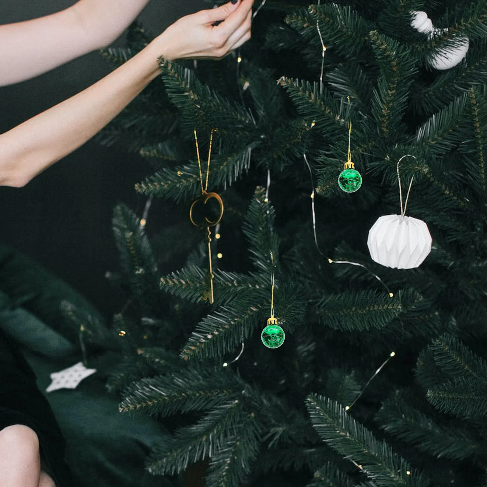 

12Pcs Chrome Ball Ornaments Decorative Xmas Hanging Balls for Christmas Holiday Party Wedding Anniversary Decor