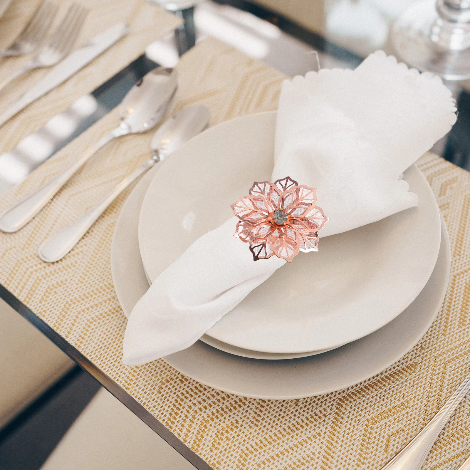 

6Pcs Delicate Flower Modeling Napkin Buckles Fine Polished Smooth Decorative Napkin Holder for Family Party Use