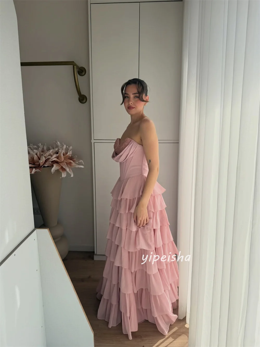 Vestidos Largos de Noche Personalizados de Estilo Moderno Rosa, con Pliegues de Gasa, Cuentas en Capas, Lentejuelas, Corte en A, Escote Corazón, Alta Calidad