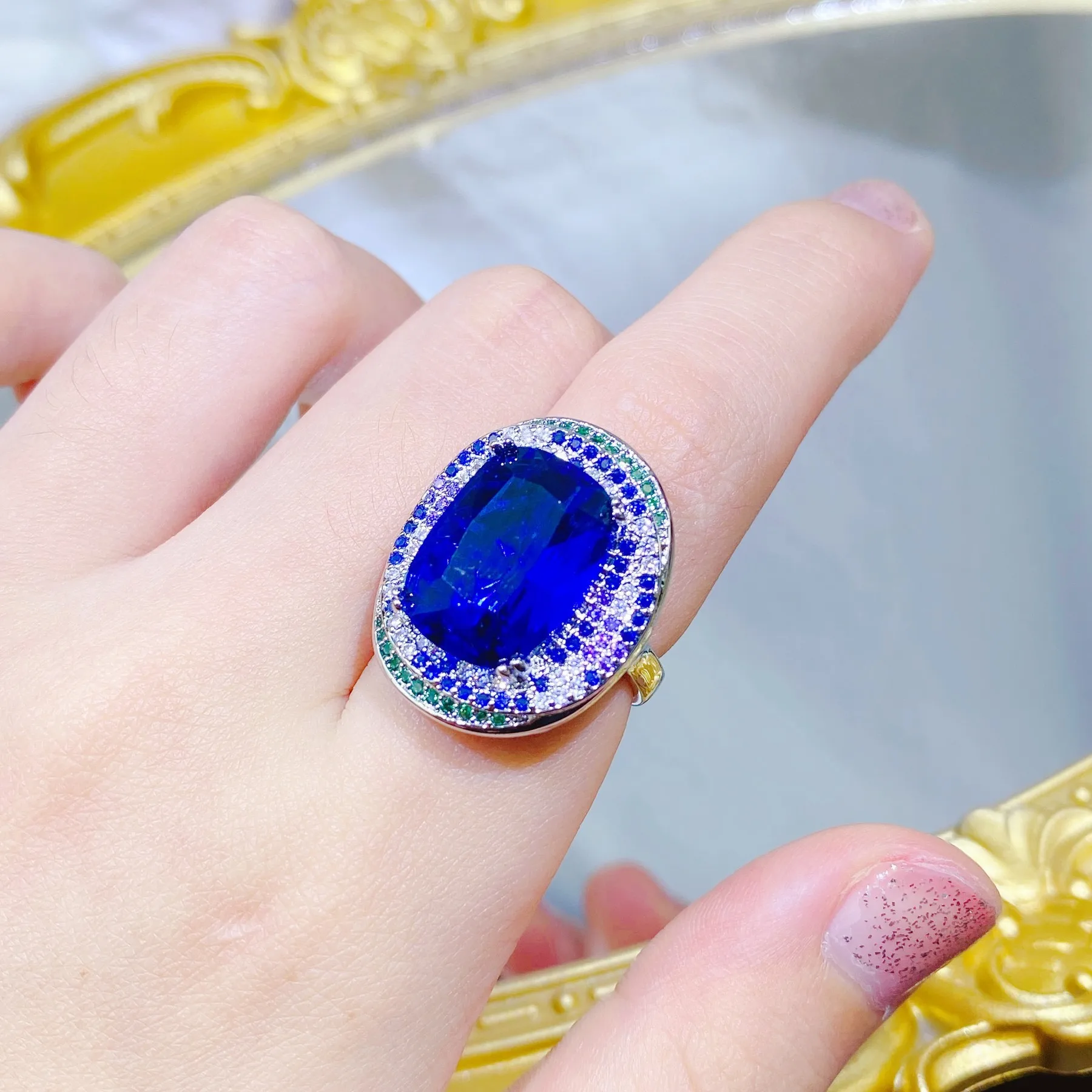 

DIY accessories New fashion temperament retro mint green tourmaline ring European and American luxury royal sapphire ring colore