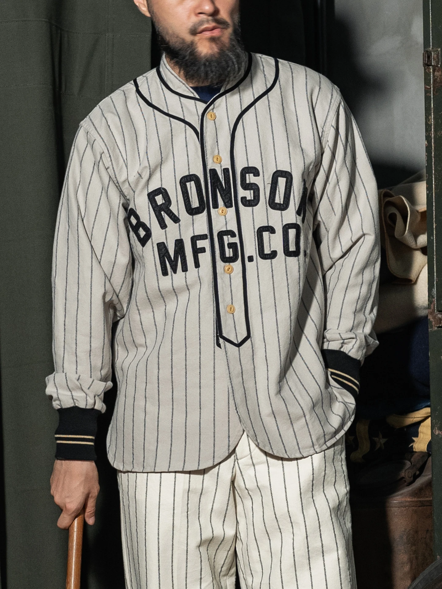 

Красный Bronson винтажный бейсбольный утюг с вышивкой спортивный длинный све воротник-стойка на пуговицах из тонкого хлопка мужской повседневный утюг