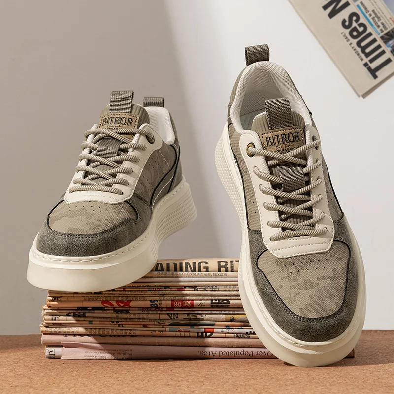 Męskie białe sneakersy na jesień 2025 - oddychające buty codzienne, styl dla par, modne i najlepiej sprzedające się