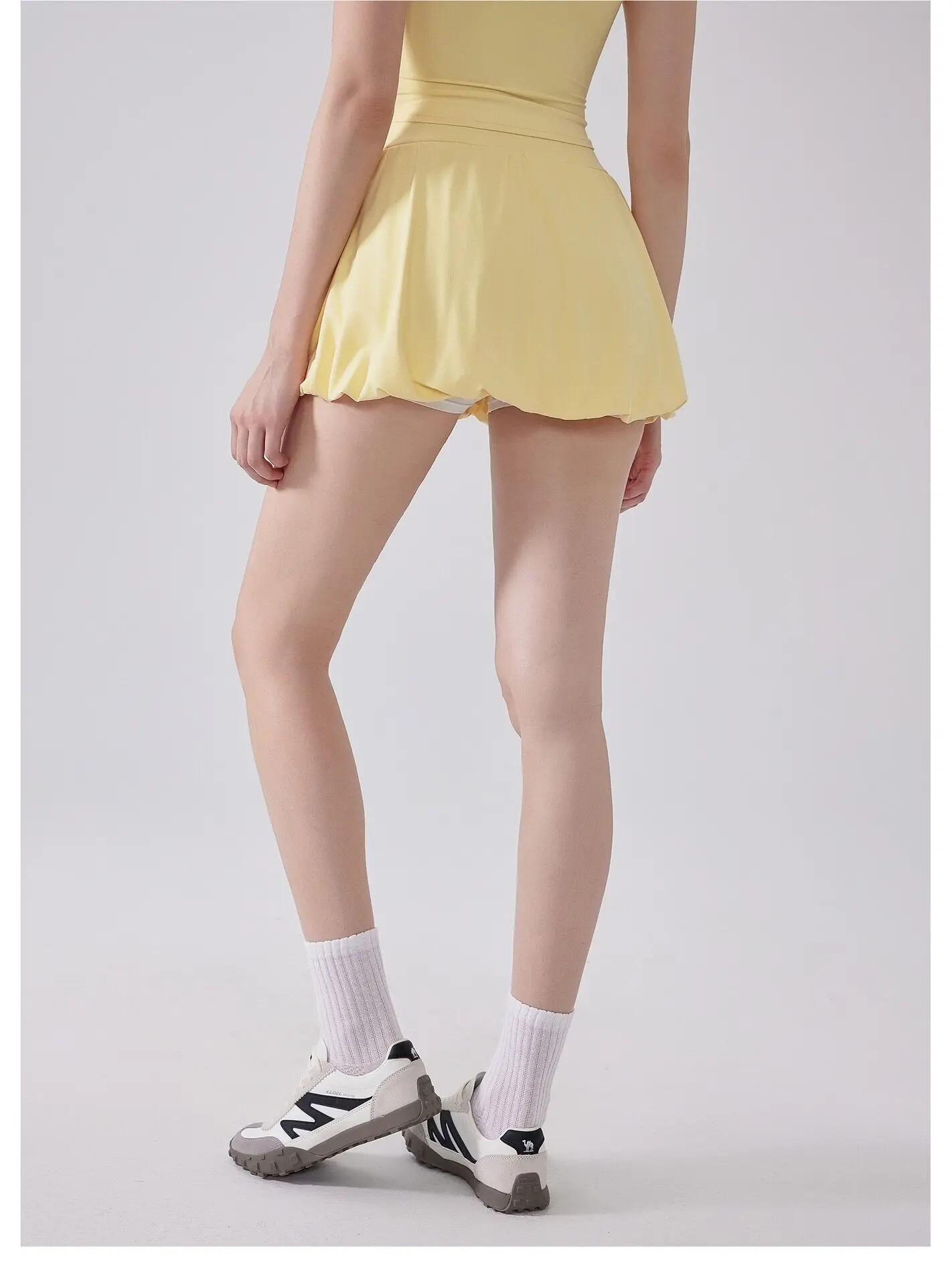 Sommerlicher Tennisrock für Damen in Nude, hohe Taille, Anti-Exposure, atmungsaktiv, mit Taschen, bauschiger Sportrock für Fitness, Laufen und Pilates. – Detail 8