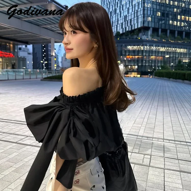 Japanese New Summer Women's Personalized Off-the-shoulder Pleated Fungus Bow Asymmetrical Short Top Black and White Shirt Blouse