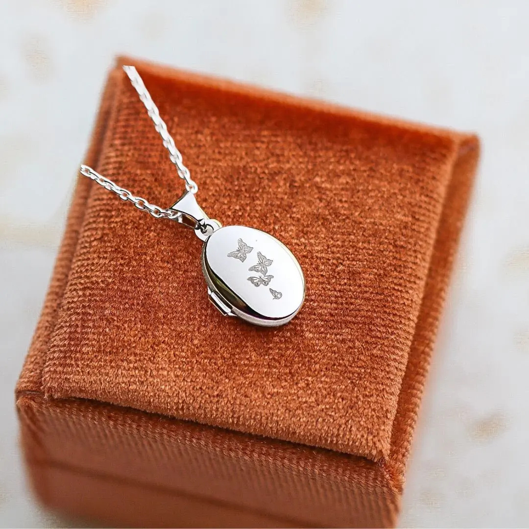 Can Be Opened To  Butterfly Shaped Imitation Seashell Photo Album and Frame, Can  Photos of Exclusive Sizes As Souvenir Jewelry