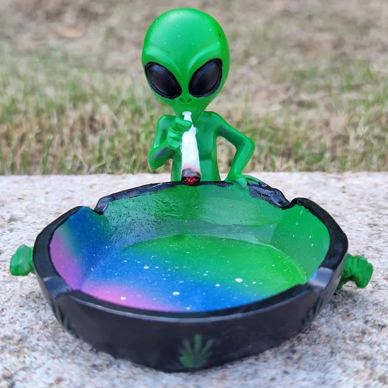 Resin Alien Ashtray Portable Starry Sky Ash Tray Desktop Adornment for Home Hotel Cute Smoking Accessorie Gadget for Men