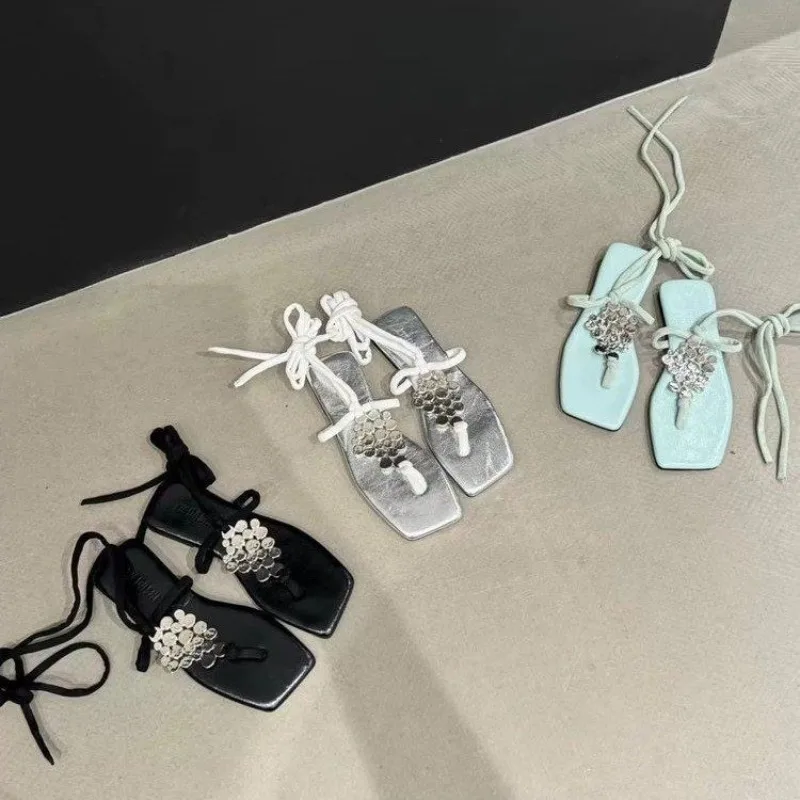 

Модные женские сандалии-гладиаторы с открытым носком, новинка 2025 года, с металлическим декором, на тонких ремешках, для вечеринок, летние сандалии, Zapatos De Mujer