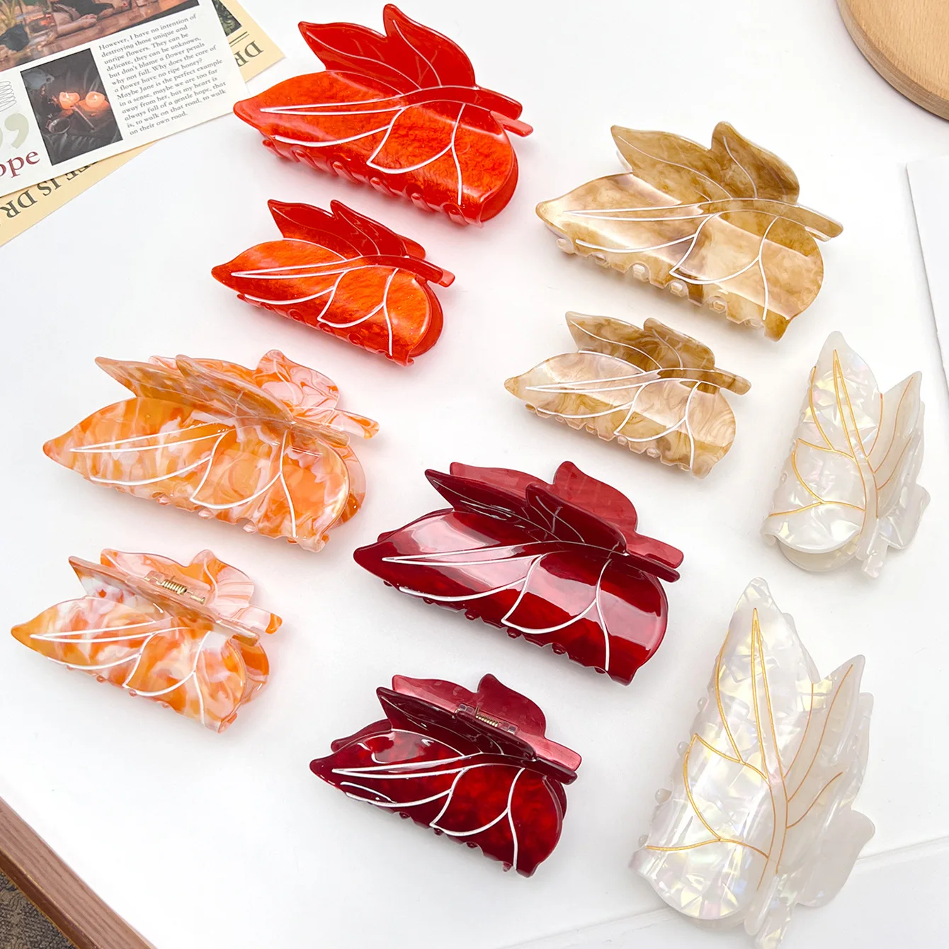 

Осенние заколки для волос с кленовым листом, серия растений, акриловые заколки для волос с креативными листьями, заколки для волос в виде краба для женщин и девочек, аксессуары для волос