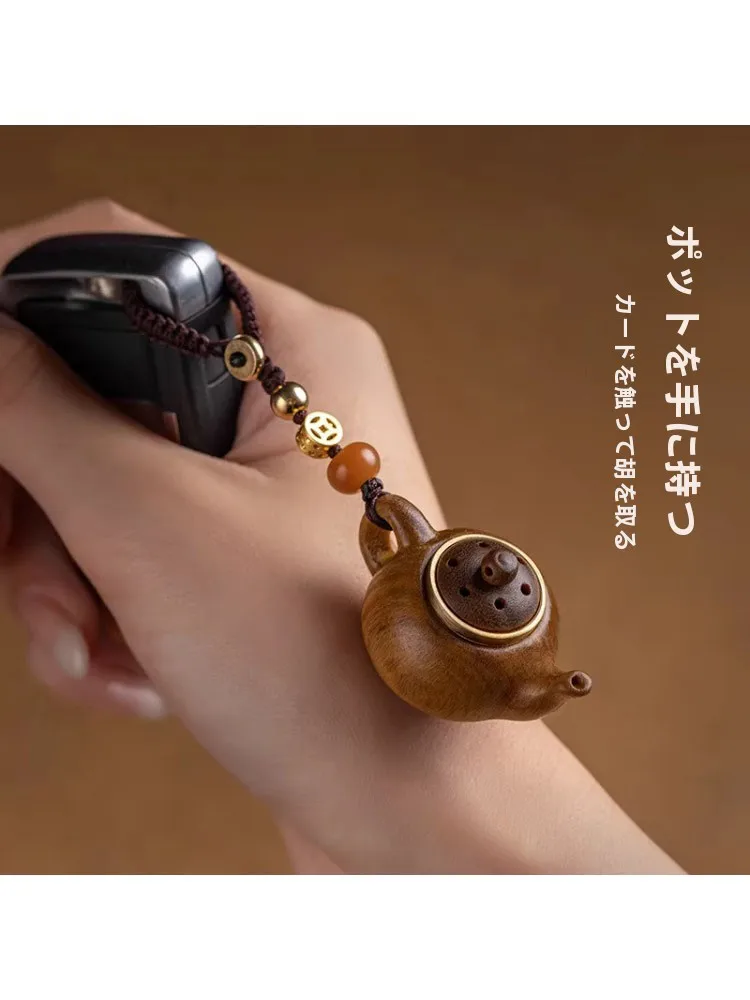 グリーンサンダルウッド小さなティーポットキーホルダー麻雀用の幸運のお守り車内装飾エッセンシャルオイルディフューザー
