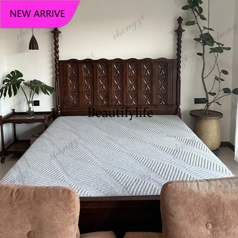 A68Medieval style carved pillar 1.8 meters large bed American home double French retro 2.2 wedding bed