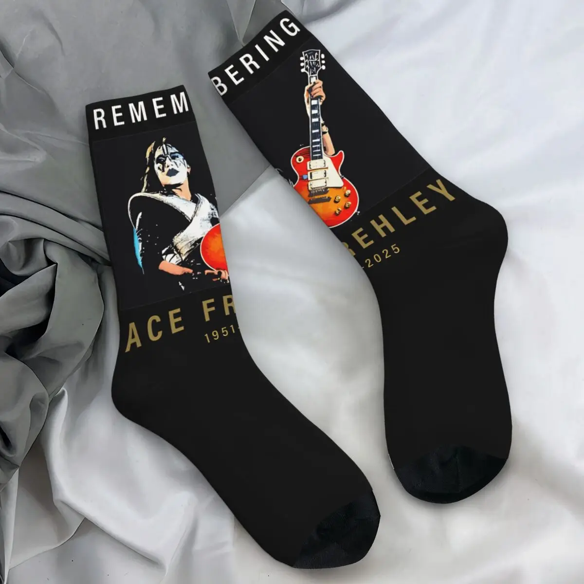 

Женские и мужские носки Remebering Ace Frehlys 1951-2025, зимние винтажные теплые мягкие носки, уличные противоскользящие носки с графическим рисунком