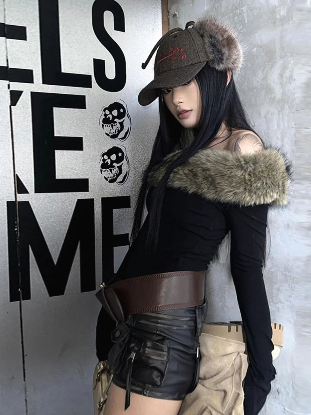 

Женская черная футболка с вырезом в стиле Харадзюку, корейская футболка Y2k, одежда 2000-х годов, эстетичная мода, винтажные футболки с длинными рукавами, осень