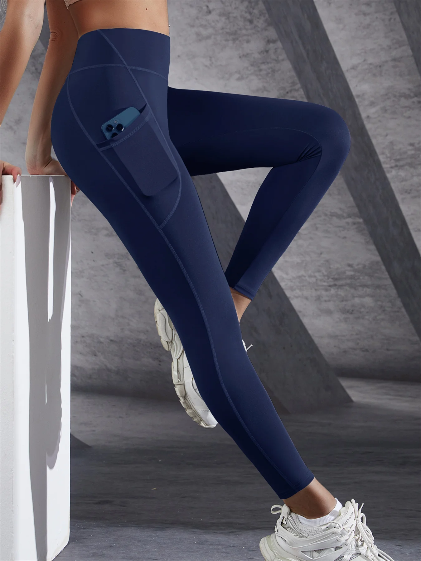Einfarbige Leggings mit Seitentaschen für Damen, hohe Taille, Sportbekleidung, Zyklus-Yoga-Hose, Push-Up-Fitness-Leggings – Detail 10