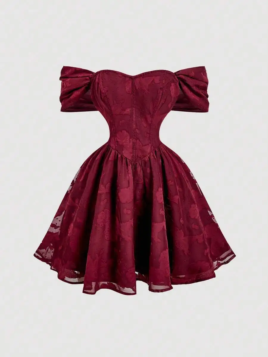 

Бордовое мини-платье-корсет с открытыми плечами, цветочным жаккардом и пышными рукавами