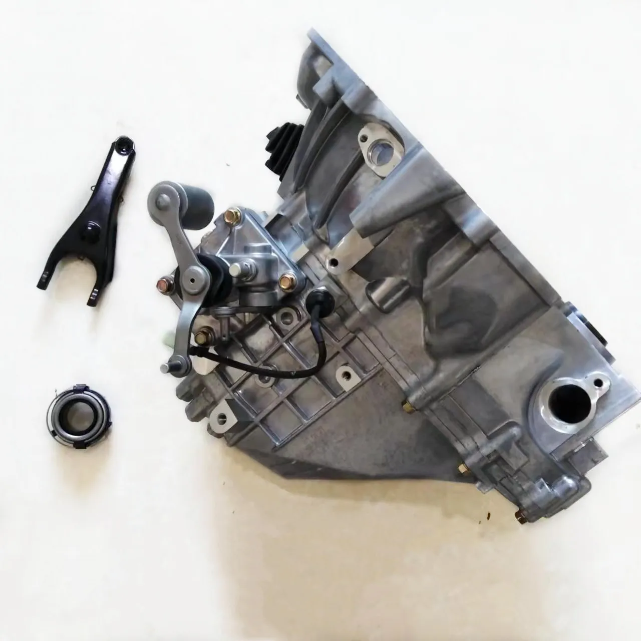 

GEELY AUTO PARTS TRANSMISSION ASSY 3000000006-01 Geely Spare Parts:Emgrand EC7 (hatchback), Emgrand EC7 (sedan). 1.8