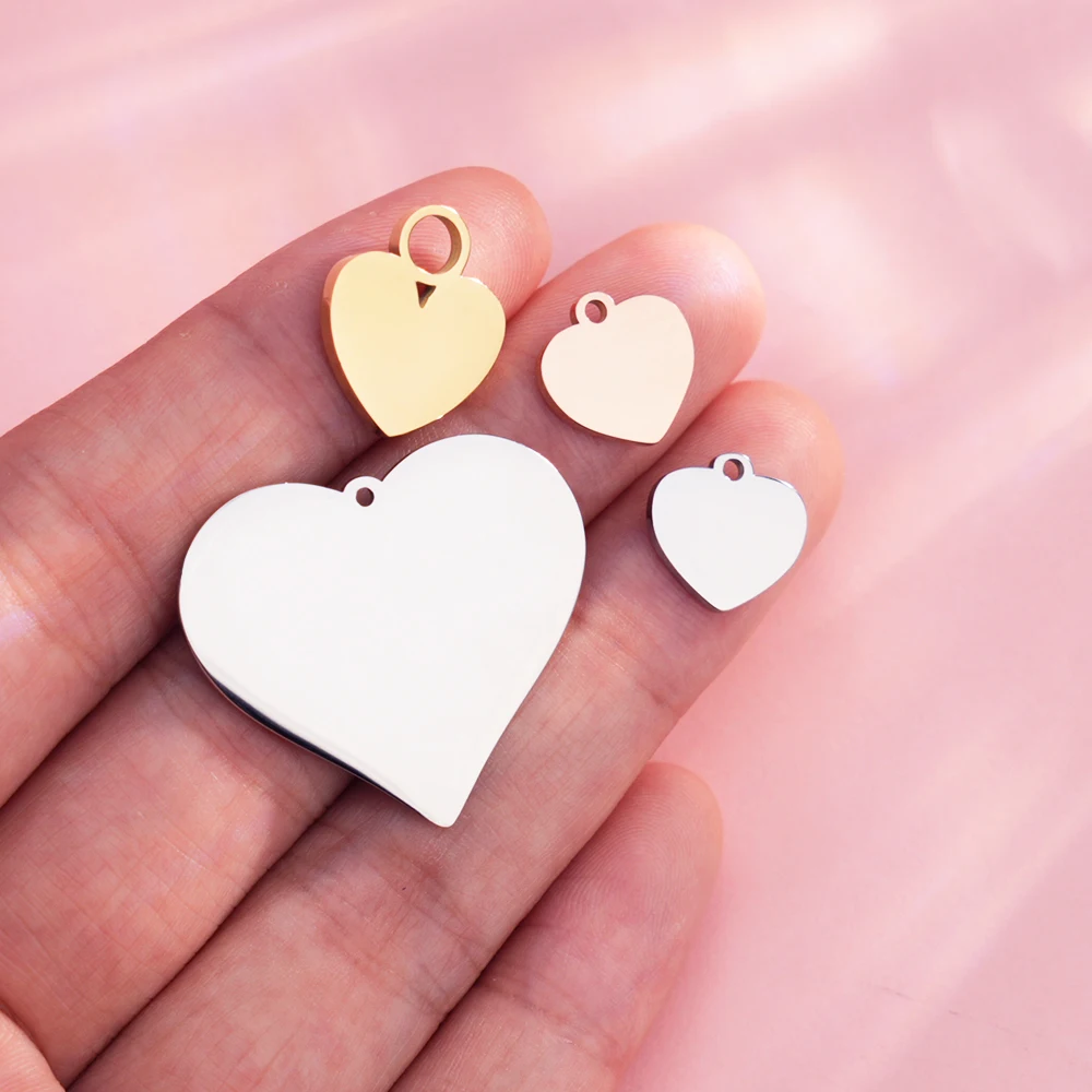 20 pz/lotto Acciaio Inossidabile Logo Personalizzato Cuore Tag Alto Lucido Personalizzato Cuore Logo Pendenti E Ciondoli Gioielli Fai Da Te Ciondolo A Cuore