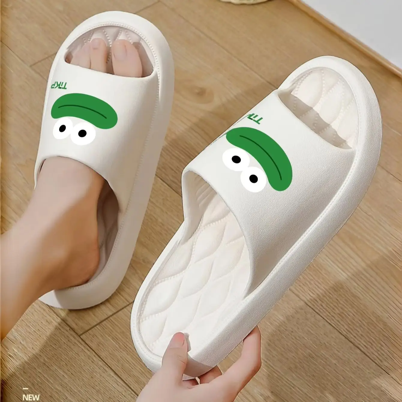 Paar-Stil Frühling und Sommer Eva Komfortable Weiche Dicksohlige Massage-Hausschuhe mit Frosch-Cartoon-Design für Zuhause und Outdoor, Vielseitige Casual Slide-Slipper