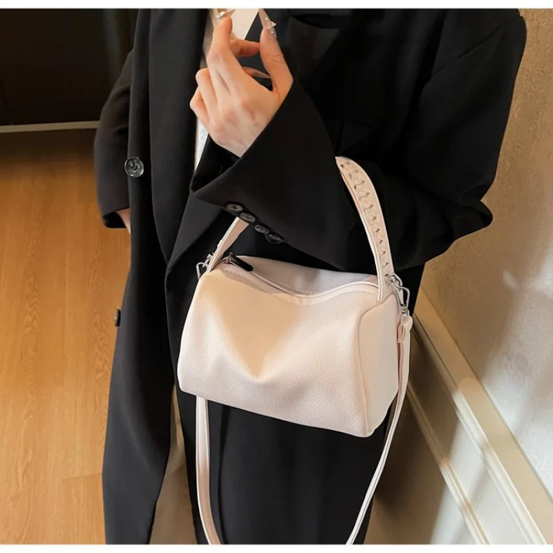 حقيبة ماسنجر نسائية مصنوعة من الجلد الصناعي كاجوال أيرلندا الراقية ذات المظهر اليومي الناعم والواسع #4