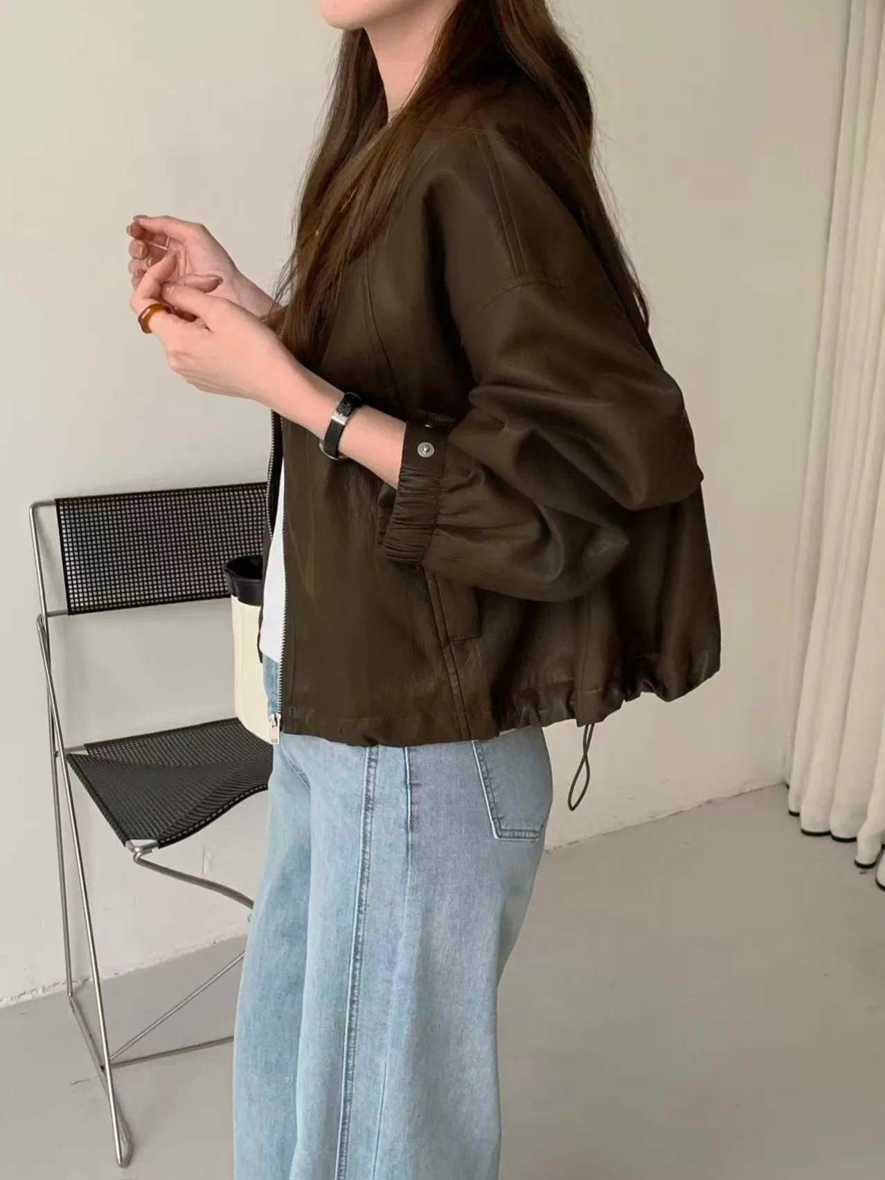 Koreańska kurtka ze skóry vintage dla kobiet, okrągły dekolt, długi rękaw, casualowa, uniwersalna, przeciwstarzeniowa bluzka na wiosnę, jesień i zimę.