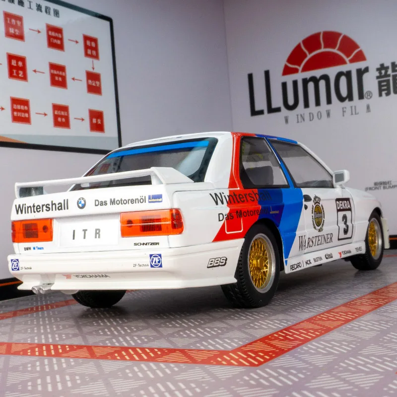 1:24 BMW M3 E30 1988 alloy pull-back toy car door and hood trunk can open has simulated sound and lighting functions