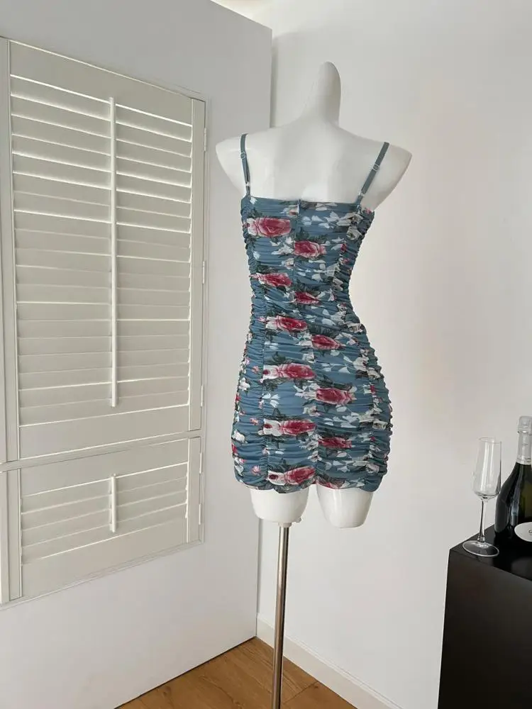 Francês novo 2025 azul floral sem mangas magro deslizamento vestido curto verão feminino elegante sexy clube sem costas plissado mini vestido boêmio